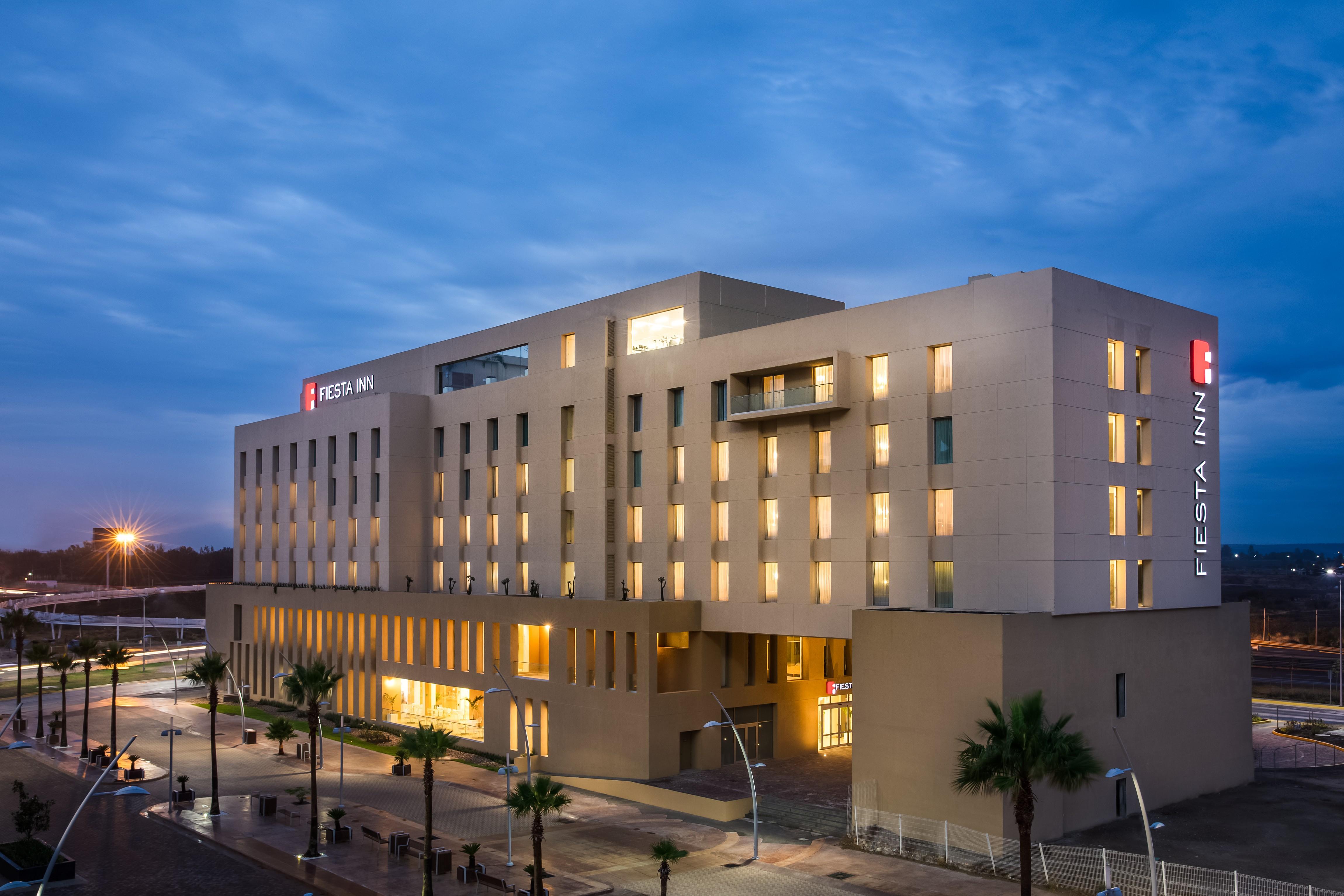 Fiesta Inn Silao Puerto Interior Ngoại thất bức ảnh