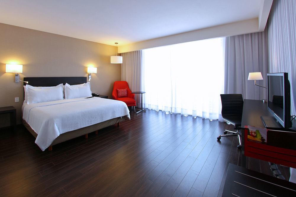 Fiesta Inn Silao Puerto Interior Ngoại thất bức ảnh