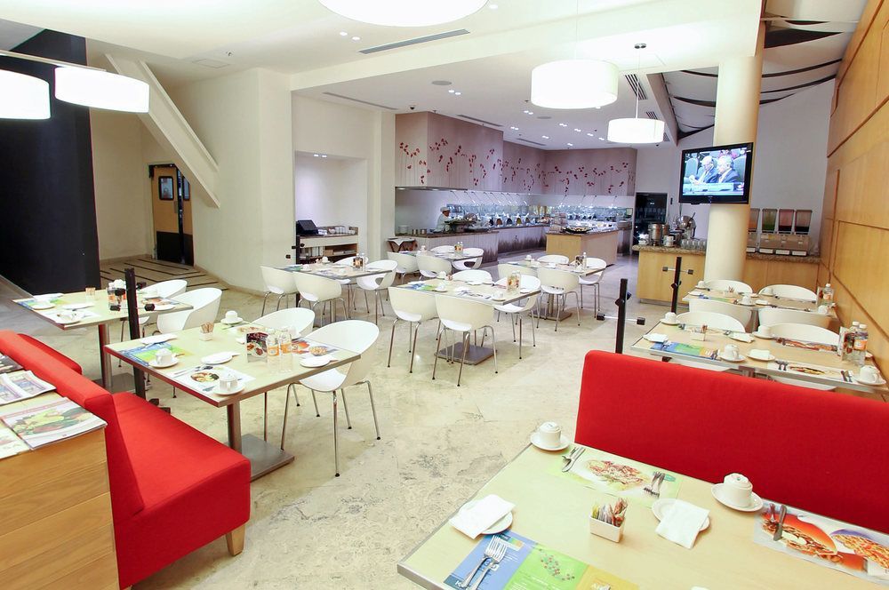 Fiesta Inn Silao Puerto Interior Ngoại thất bức ảnh